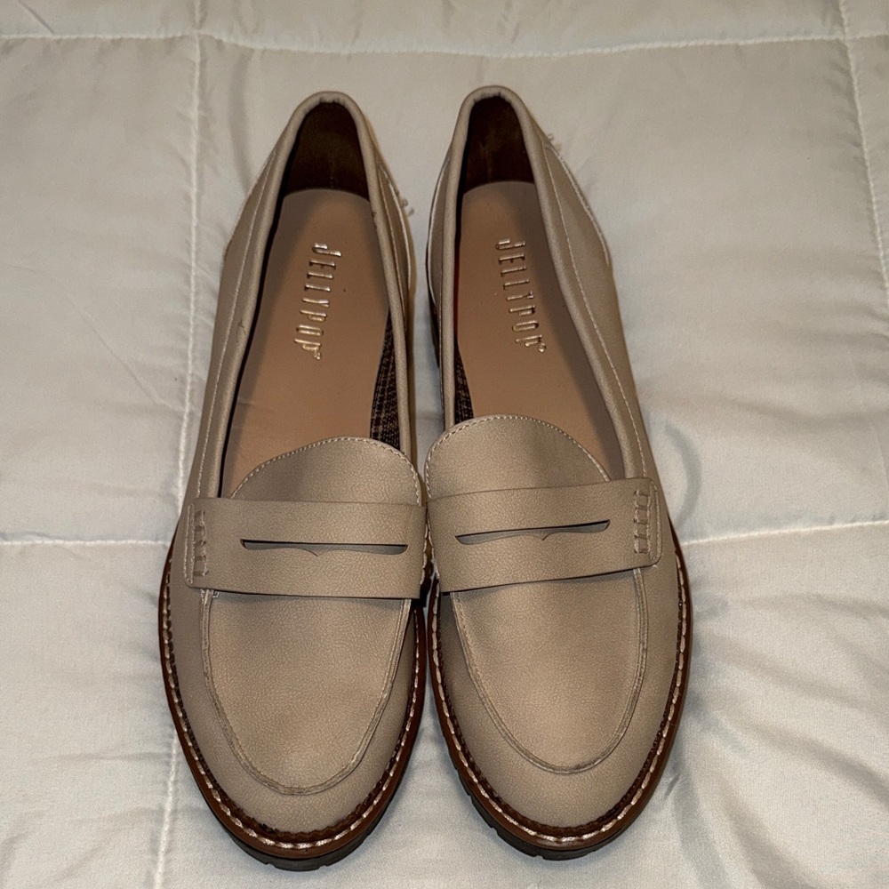 Jellypop Women's Tan Loafers